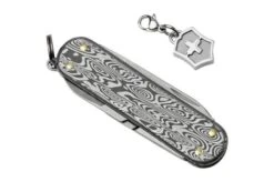 Victorinox Classic SD Brilliant, Damast, 0.6221.34 Swiss Pocket Knife -Victorinox || Böker || DMT Sales VT0 6221 34 05 victorinox