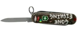 Victorinox Classic SD Gone Fishing Limited Edtion 2020 0-6223-L2005 Swiss Pocket Knife -Victorinox || Böker || DMT Sales VT0 6223 L2005 03 victorinox