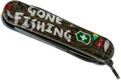 Victorinox Classic SD Gone Fishing Limited Edtion 2020 0-6223-L2005 Swiss Pocket Knife -Victorinox || Böker || DMT Sales VT0 6223 L2005 04 victorinox